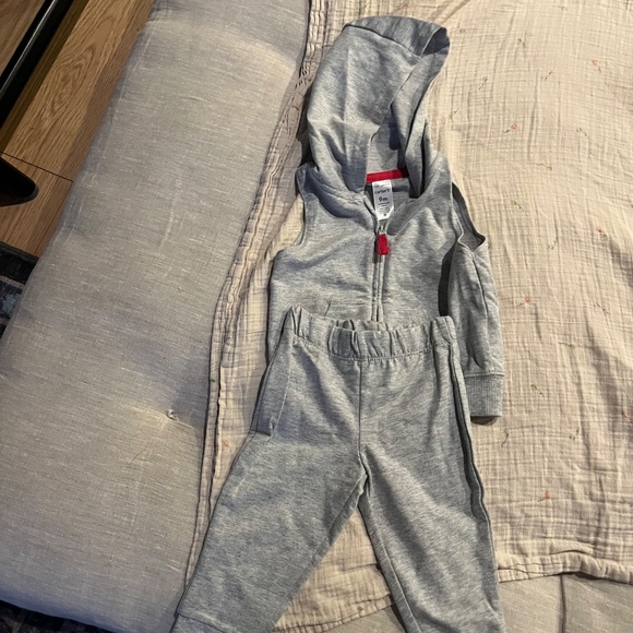 8 item Baby Clothes Bundle (boy) - Carter's and other brands - 6 - 12 months - Picture 5 of 5